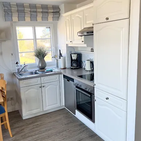 Ruheoase Am Dorfteich Fuer 2-4 Personen Wenningstedt-Braderup